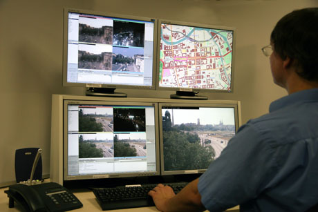 EBÜS-Arbeitsplatz mit Multi-Monitor-Konfiguration